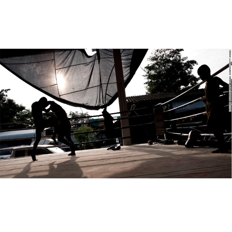 La morte di combustibili di 13 anni dibattiti sulle competizioni di kickboxing della Muay Thai